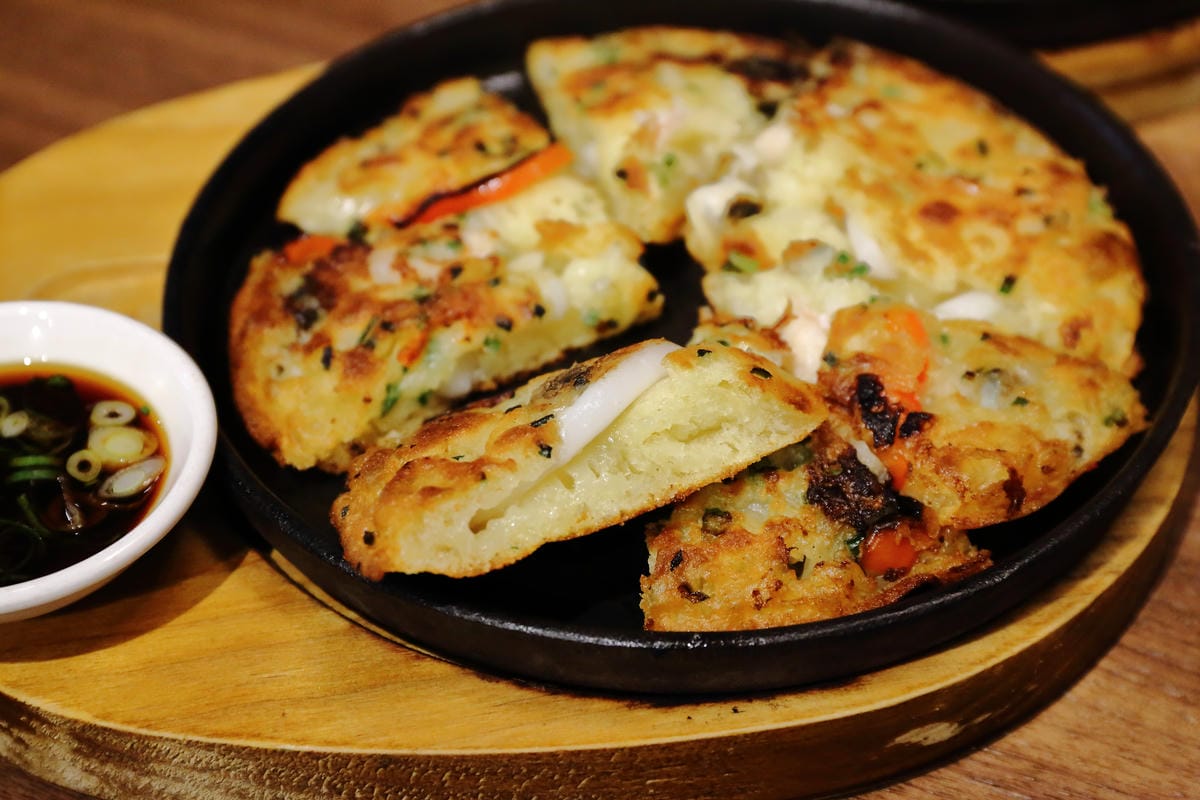 【食||板橋】飯饌韓式料理餐廳-板橋誠品店〜府中韓式料理新開幕！正統韓食，韓式小菜任你吃到飽！