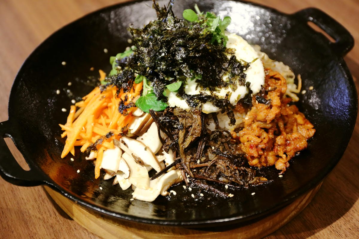 【食||板橋】飯饌韓式料理餐廳-板橋誠品店〜府中韓式料理新開幕！正統韓食，韓式小菜任你吃到飽！