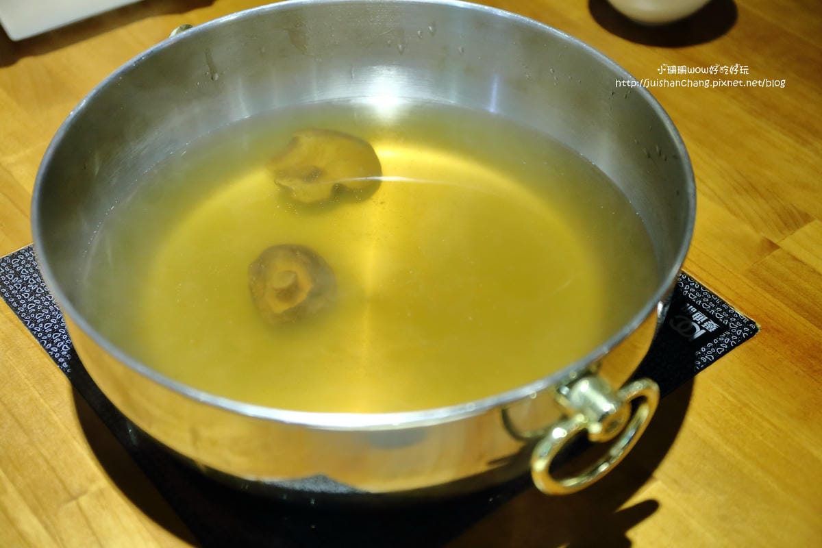 【食||台北】大釧鍋物〜懸賞5億貝里『藍波龍蝦』緝捕歸案？！主打活海鮮，新鮮看得見，頂級食材，高貴不貴的享受！