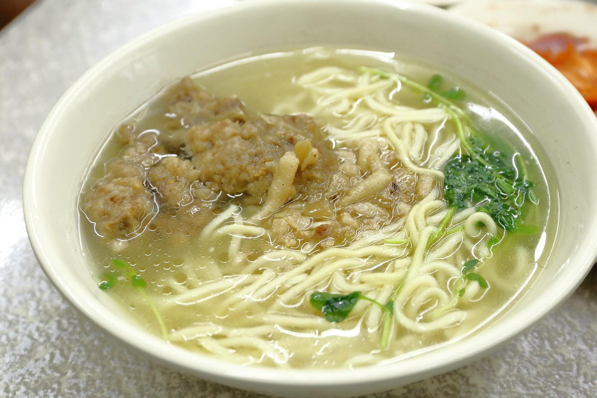 【食||中和】老爹米粉湯〜中永和宵夜推薦！滿滿一桌的菜只要三百大洋！(已歇業)