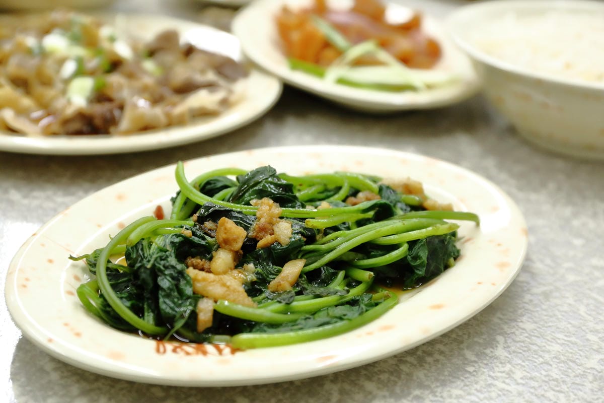 【食||中和】老爹米粉湯〜中永和宵夜推薦！滿滿一桌的菜只要三百大洋！(已歇業)