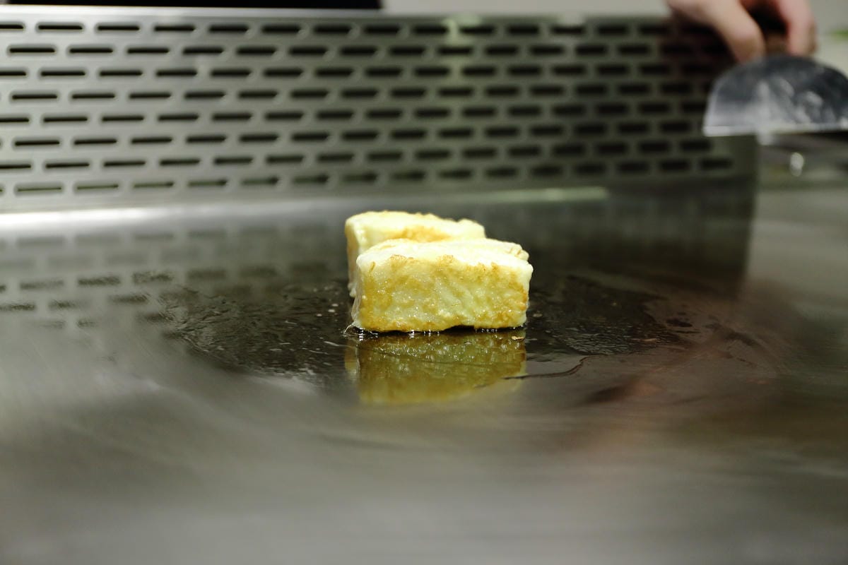 【食||台北】百家樂鐵板燒〜台北鐵板燒。精緻鐵板料理，高CP值海陸全餐，就是給你一整隻活龍蝦！