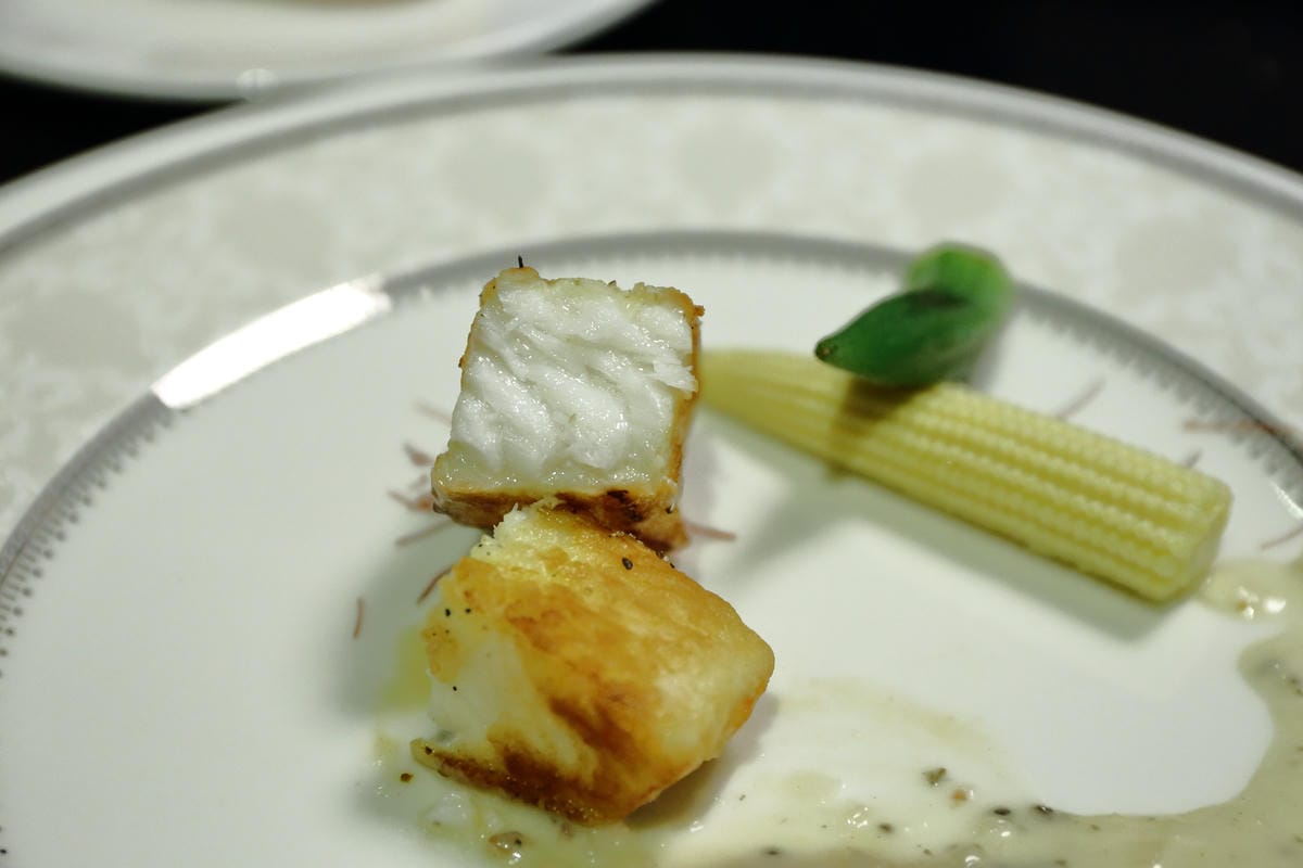 【食||台北】百家樂鐵板燒〜台北鐵板燒。精緻鐵板料理，高CP值海陸全餐，就是給你一整隻活龍蝦！