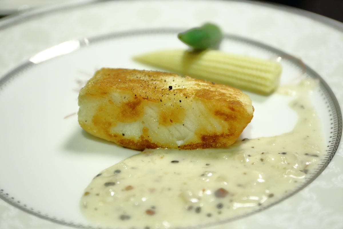 【食||台北】百家樂鐵板燒〜台北鐵板燒。精緻鐵板料理，高CP值海陸全餐，就是給你一整隻活龍蝦！