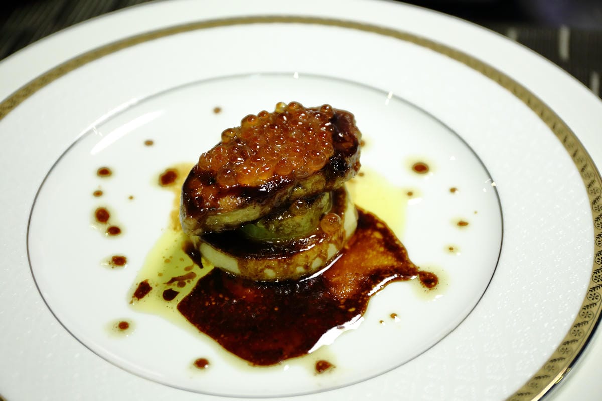 【食||台北】百家樂鐵板燒〜台北鐵板燒。精緻鐵板料理，高CP值海陸全餐，就是給你一整隻活龍蝦！