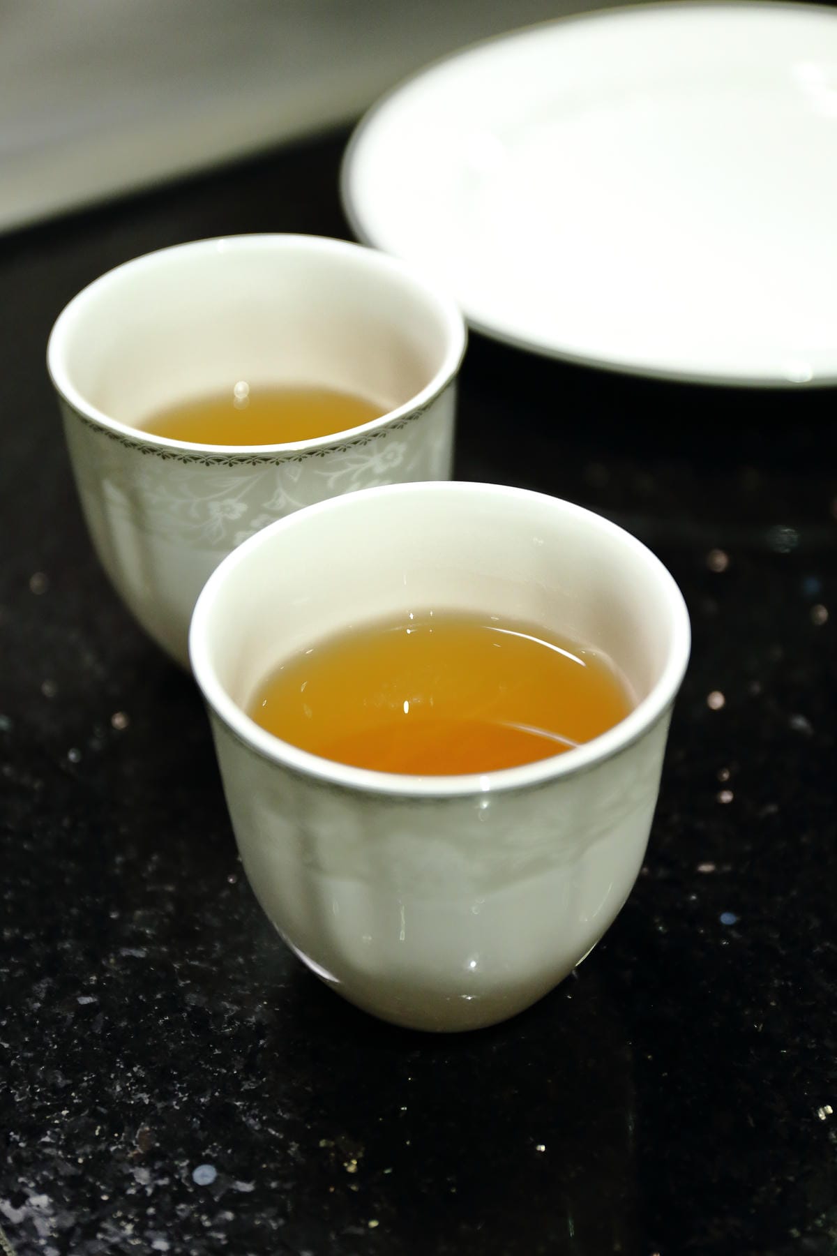 【食||台北】百家樂鐵板燒〜台北鐵板燒。精緻鐵板料理，高CP值海陸全餐，就是給你一整隻活龍蝦！