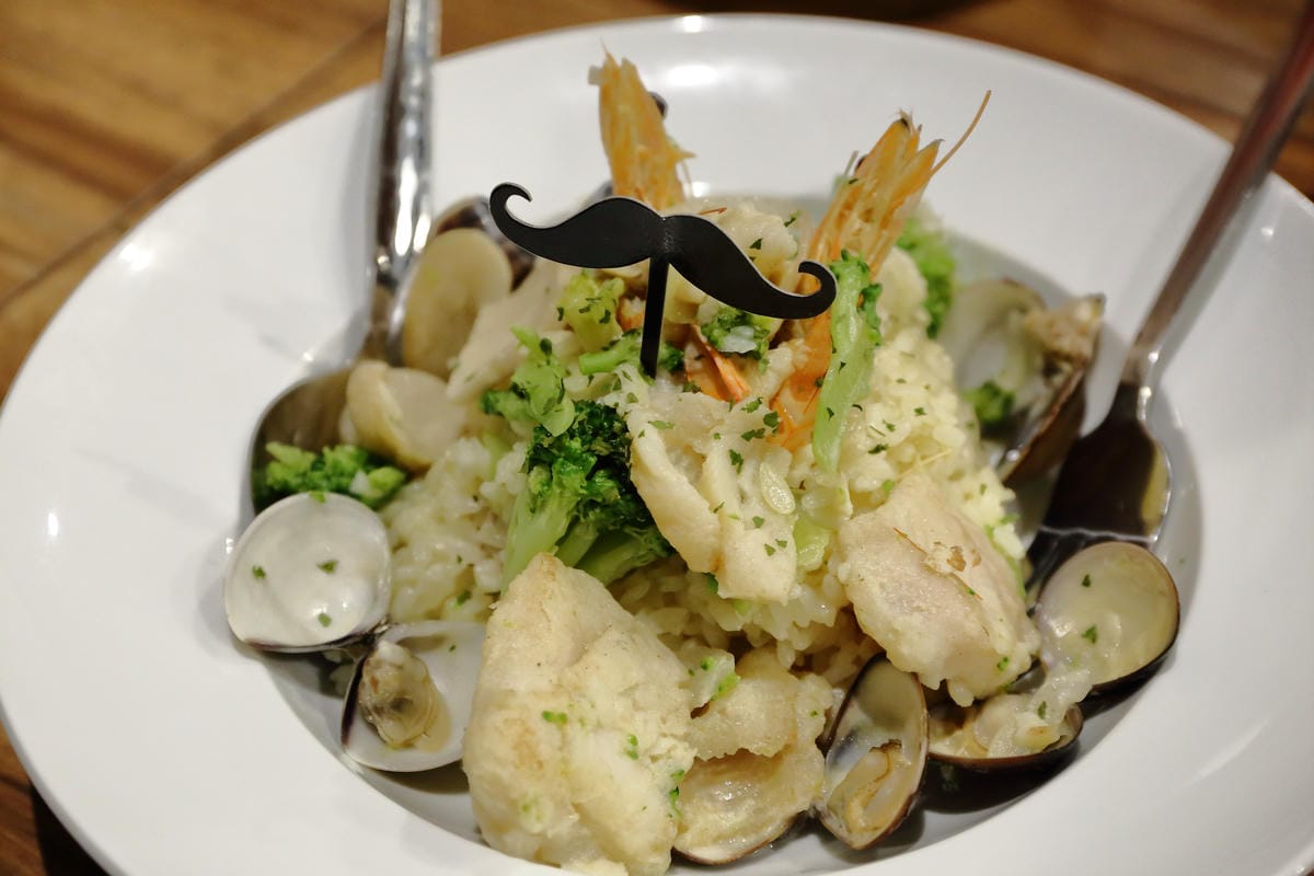 【食||永和】鬍子茶Who’s Tea～從台中發跡的新型態複合式餐飲來了，樂華商圈新開幕！早午餐/下午茶/無線wifi/免費插座/不限時(已歇業)