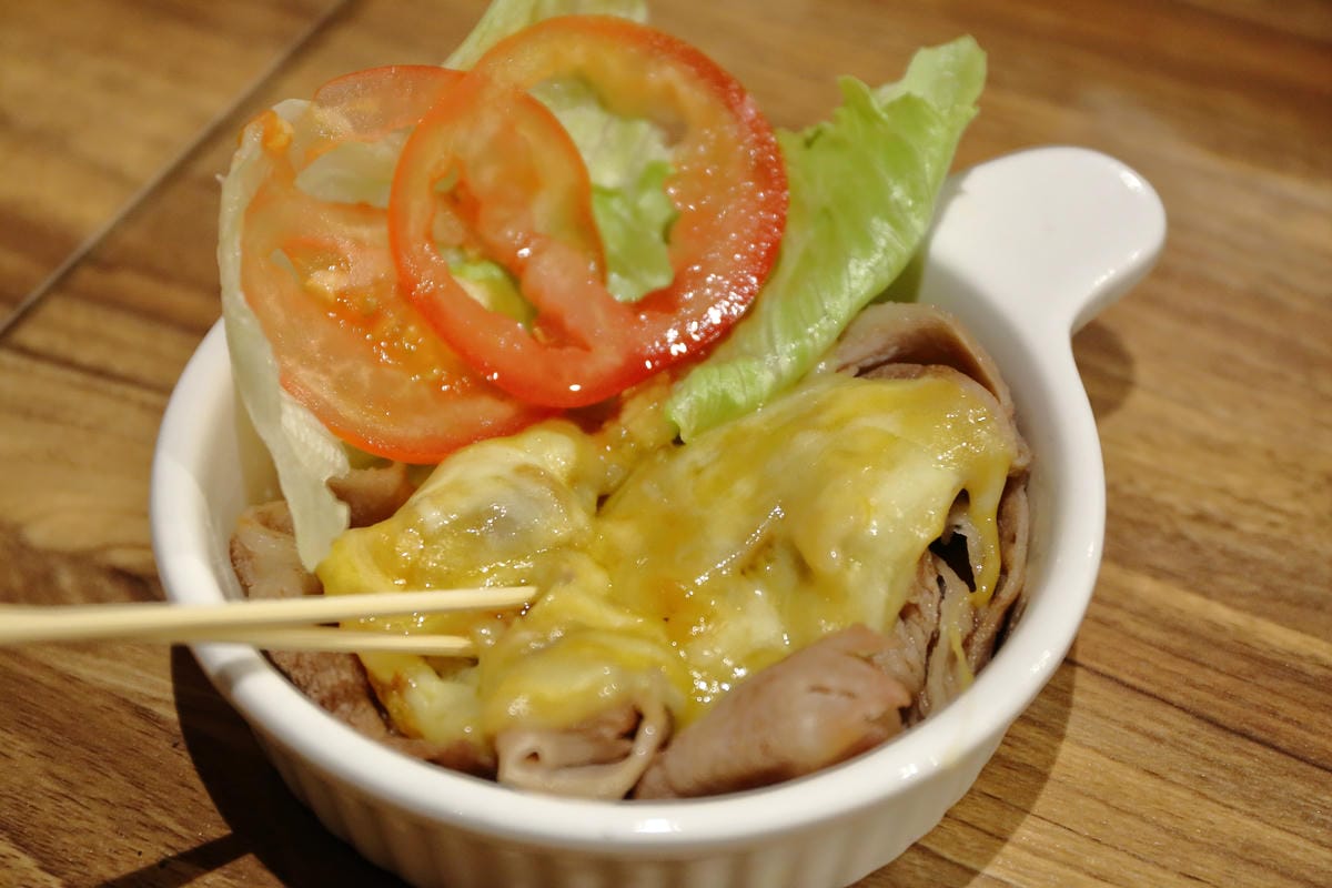 【食||永和】鬍子茶Who’s Tea～從台中發跡的新型態複合式餐飲來了，樂華商圈新開幕！早午餐/下午茶/無線wifi/免費插座/不限時(已歇業)