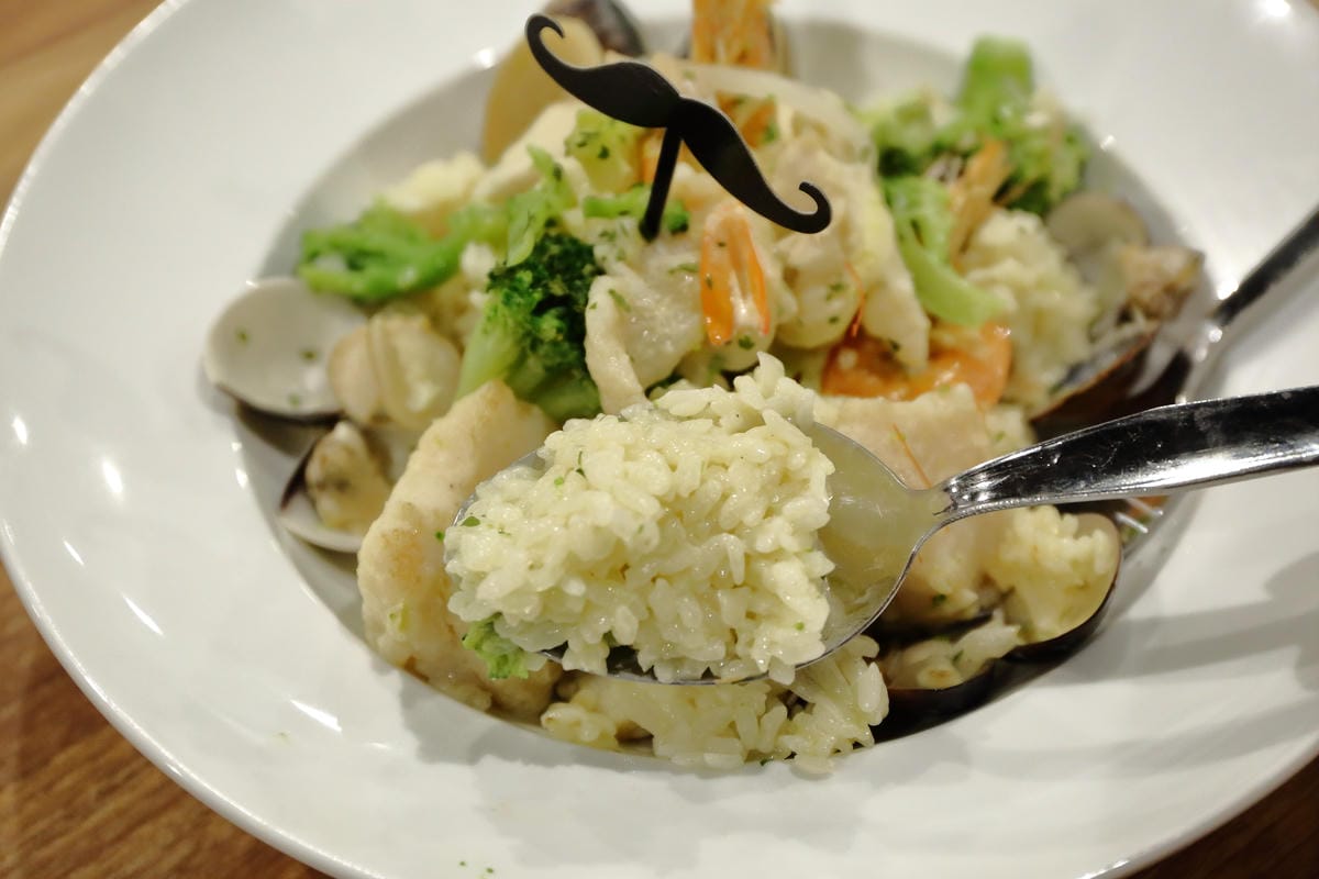 【食||永和】鬍子茶Who’s Tea～從台中發跡的新型態複合式餐飲來了，樂華商圈新開幕！早午餐/下午茶/無線wifi/免費插座/不限時(已歇業)