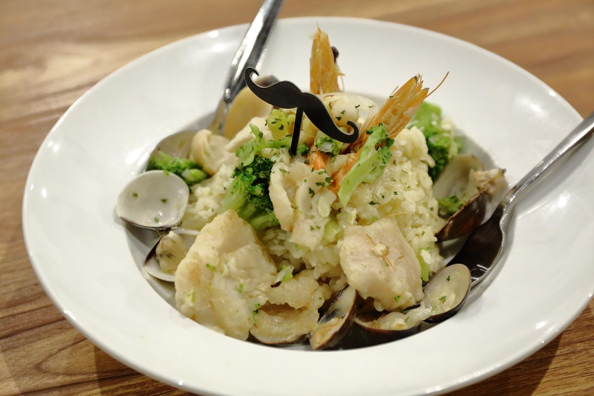 【食||永和】鬍子茶Who’s Tea～從台中發跡的新型態複合式餐飲來了，樂華商圈新開幕！早午餐/下午茶/無線wifi/免費插座/不限時(已歇業)