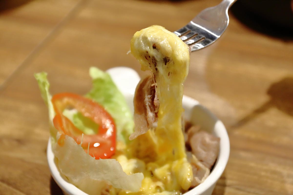 【食||永和】鬍子茶Who’s Tea～從台中發跡的新型態複合式餐飲來了，樂華商圈新開幕！早午餐/下午茶/無線wifi/免費插座/不限時(已歇業)