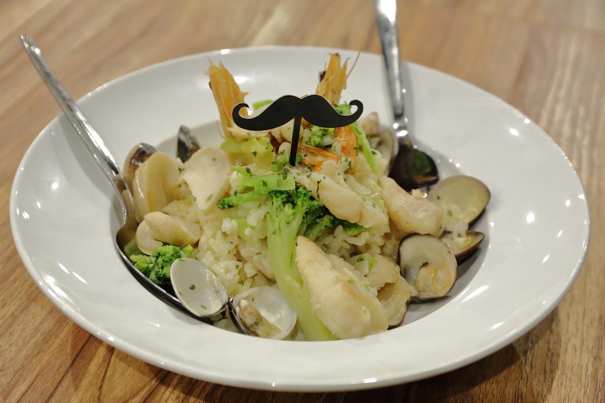 【食||永和】鬍子茶Who’s Tea～從台中發跡的新型態複合式餐飲來了，樂華商圈新開幕！早午餐/下午茶/無線wifi/免費插座/不限時(已歇業)