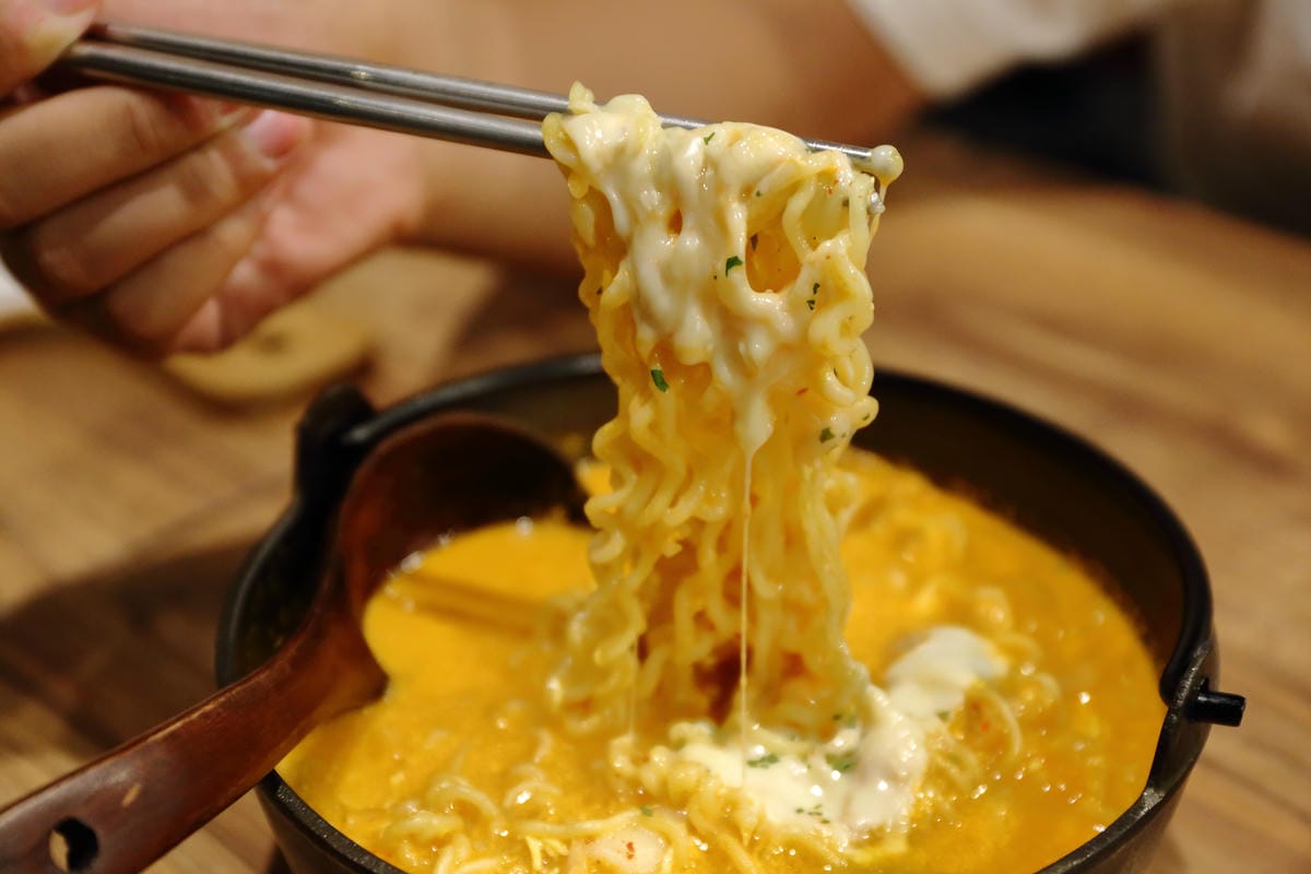 【食||永和】鬍子茶Who’s Tea～從台中發跡的新型態複合式餐飲來了，樂華商圈新開幕！早午餐/下午茶/無線wifi/免費插座/不限時(已歇業)