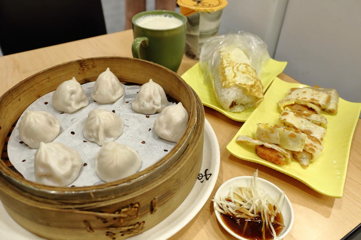 【食||板橋】漿夫人永和豆漿～人氣宵夜早餐！只賣宵夜場的豆漿？一到晚上就聚集了很多夜貓子…