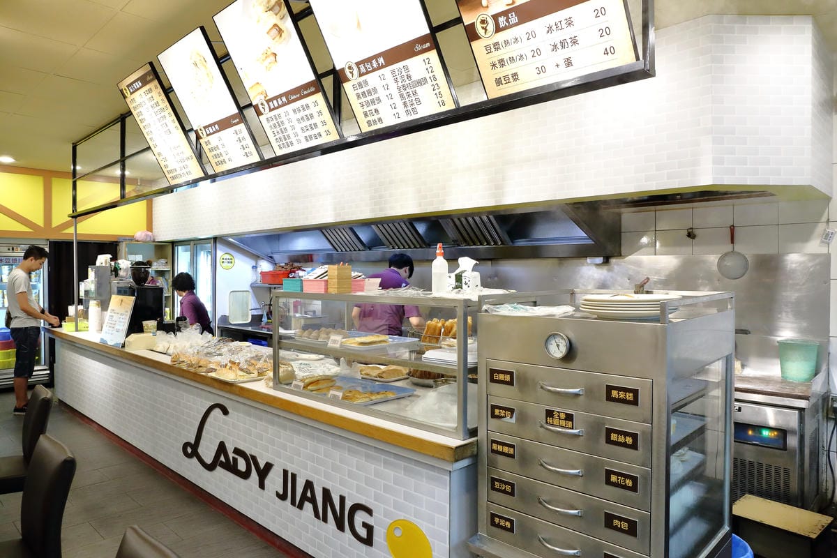 【食||板橋】漿夫人永和豆漿～人氣宵夜早餐！只賣宵夜場的豆漿？一到晚上就聚集了很多夜貓子…