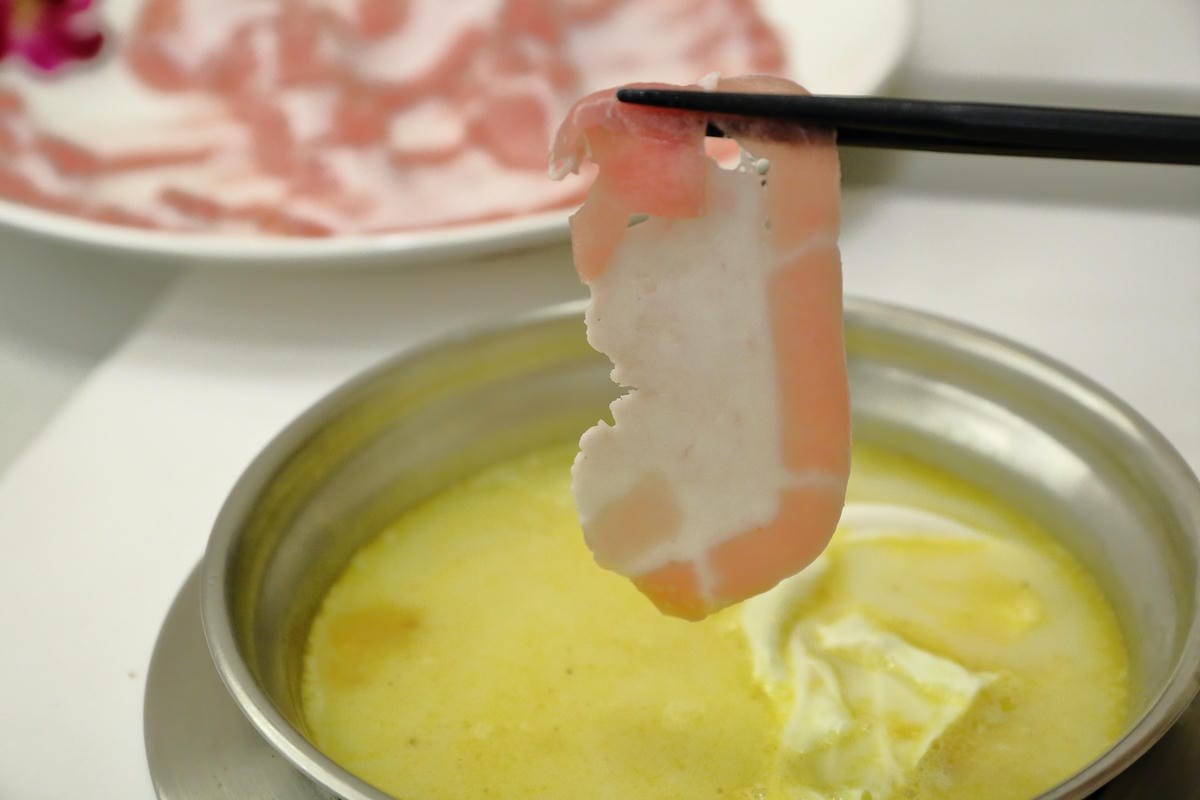 【食。板橋】樂聚鍋物〜板橋火鍋新開幕。一共9種海鮮的無敵海鮮盤，超澎湃又超高CP值的海陸火鍋！(已歇業)