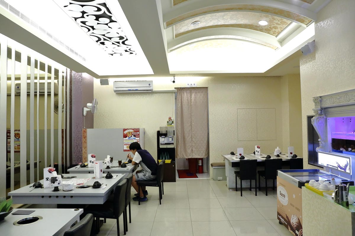 【食。板橋】樂聚鍋物〜板橋火鍋新開幕。一共9種海鮮的無敵海鮮盤，超澎湃又超高CP值的海陸火鍋！(已歇業)