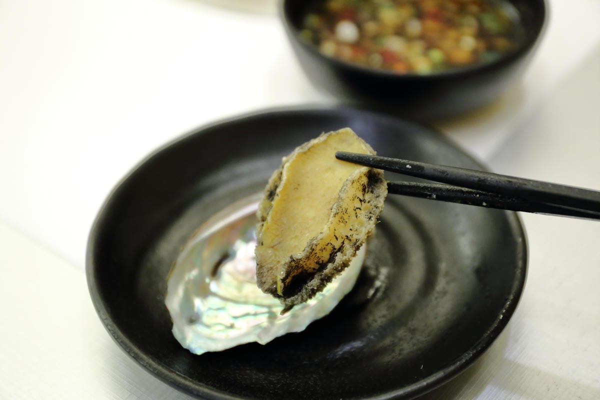 【食。板橋】樂聚鍋物〜板橋火鍋新開幕。一共9種海鮮的無敵海鮮盤，超澎湃又超高CP值的海陸火鍋！(已歇業)