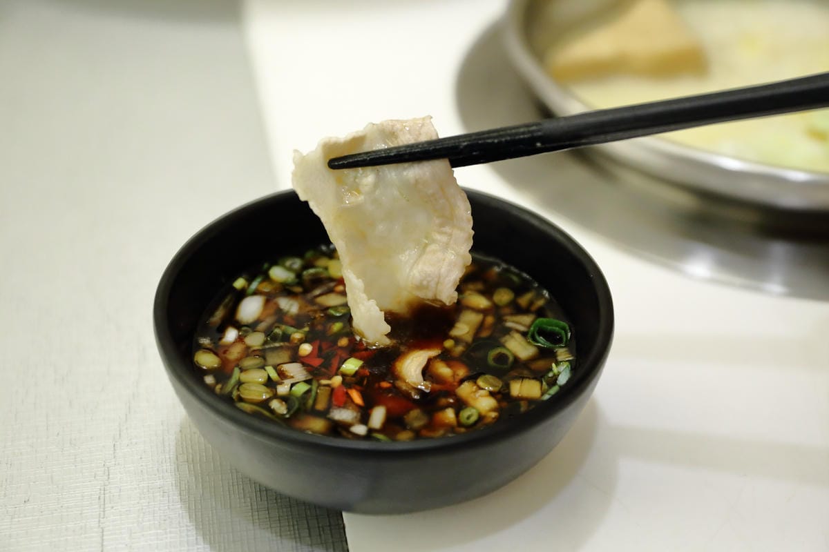 【食。板橋】樂聚鍋物〜板橋火鍋新開幕。一共9種海鮮的無敵海鮮盤，超澎湃又超高CP值的海陸火鍋！(已歇業)