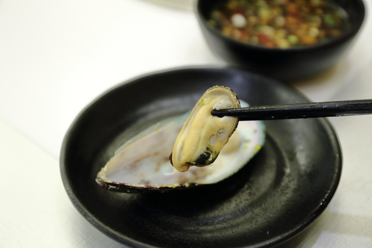 【食。板橋】樂聚鍋物〜板橋火鍋新開幕。一共9種海鮮的無敵海鮮盤，超澎湃又超高CP值的海陸火鍋！(已歇業)