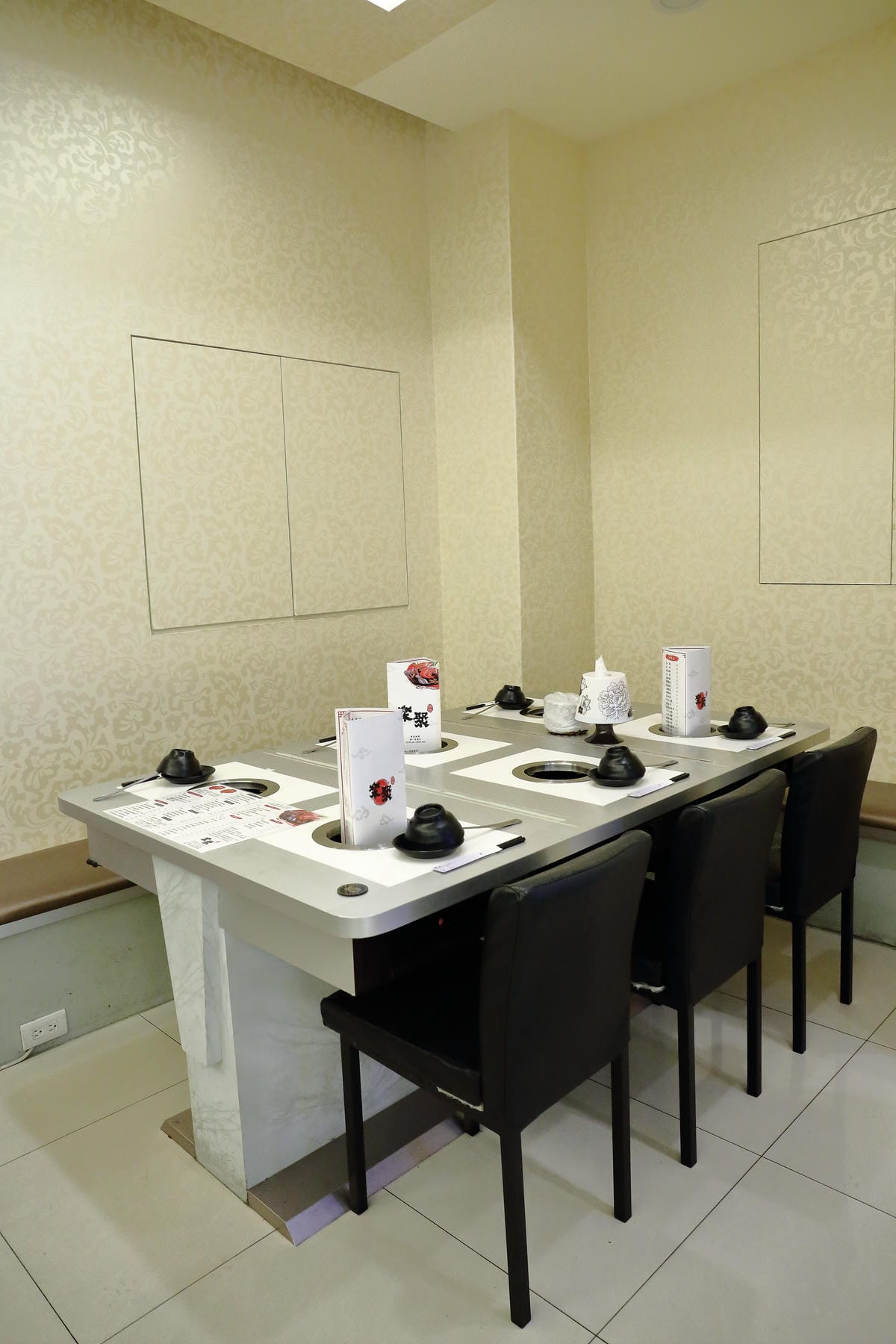 【食。板橋】樂聚鍋物〜板橋火鍋新開幕。一共9種海鮮的無敵海鮮盤，超澎湃又超高CP值的海陸火鍋！(已歇業)