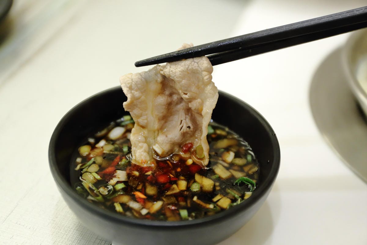 【食。板橋】樂聚鍋物〜板橋火鍋新開幕。一共9種海鮮的無敵海鮮盤，超澎湃又超高CP值的海陸火鍋！(已歇業)