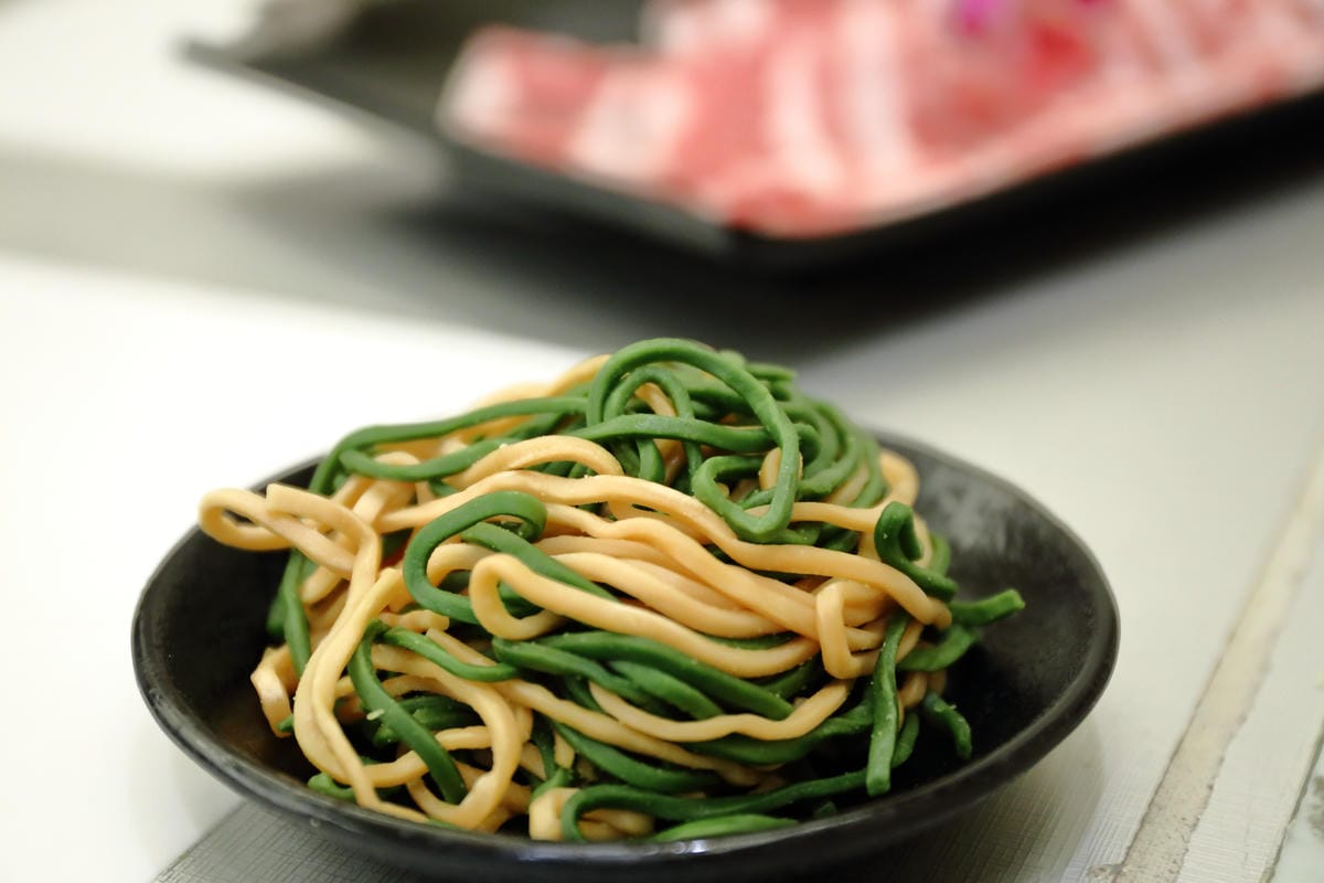 【食。板橋】樂聚鍋物〜板橋火鍋新開幕。一共9種海鮮的無敵海鮮盤，超澎湃又超高CP值的海陸火鍋！(已歇業)