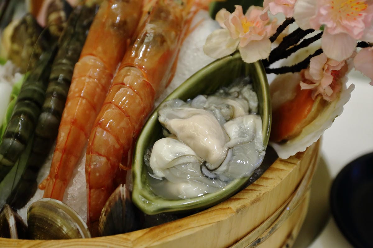 【食。板橋】樂聚鍋物〜板橋火鍋新開幕。一共9種海鮮的無敵海鮮盤，超澎湃又超高CP值的海陸火鍋！(已歇業)