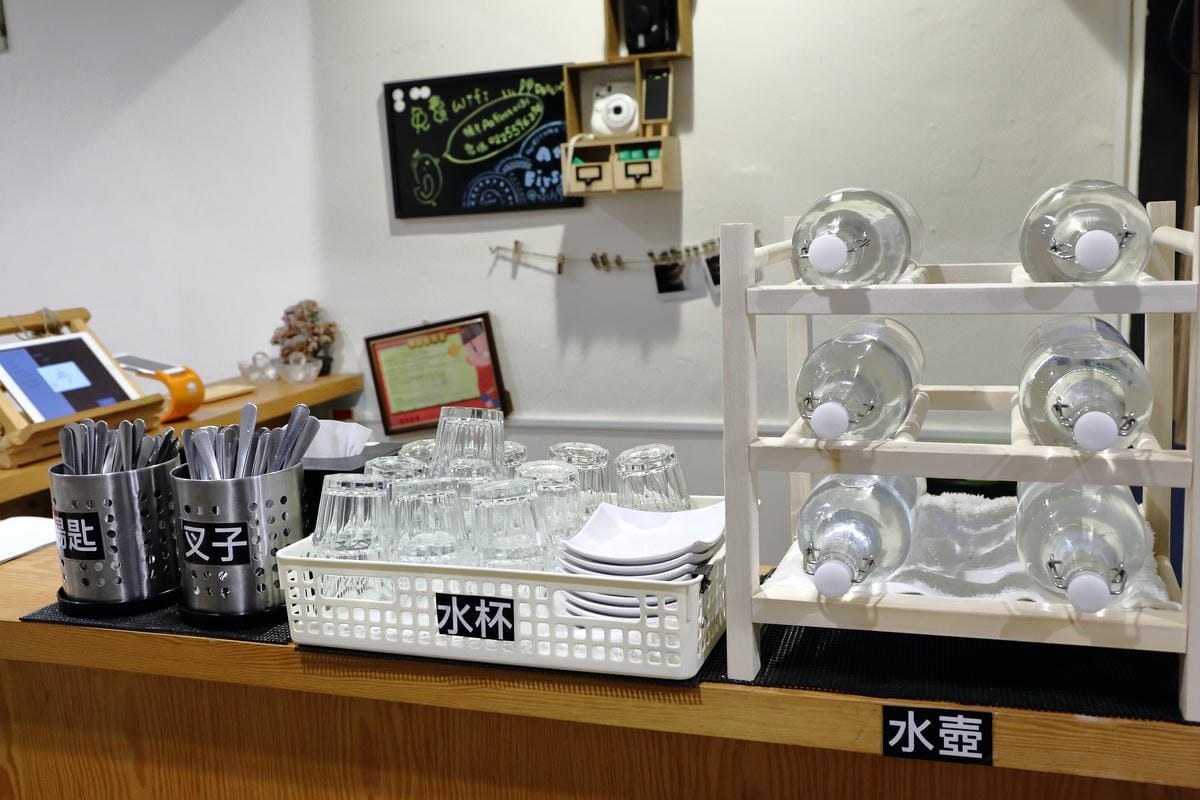 【食。台北】At • First Brunch 緣來〜雙連早午餐。隱藏在巷弄的懷舊風小店，平價人氣早午餐/義大利麵/漢堡