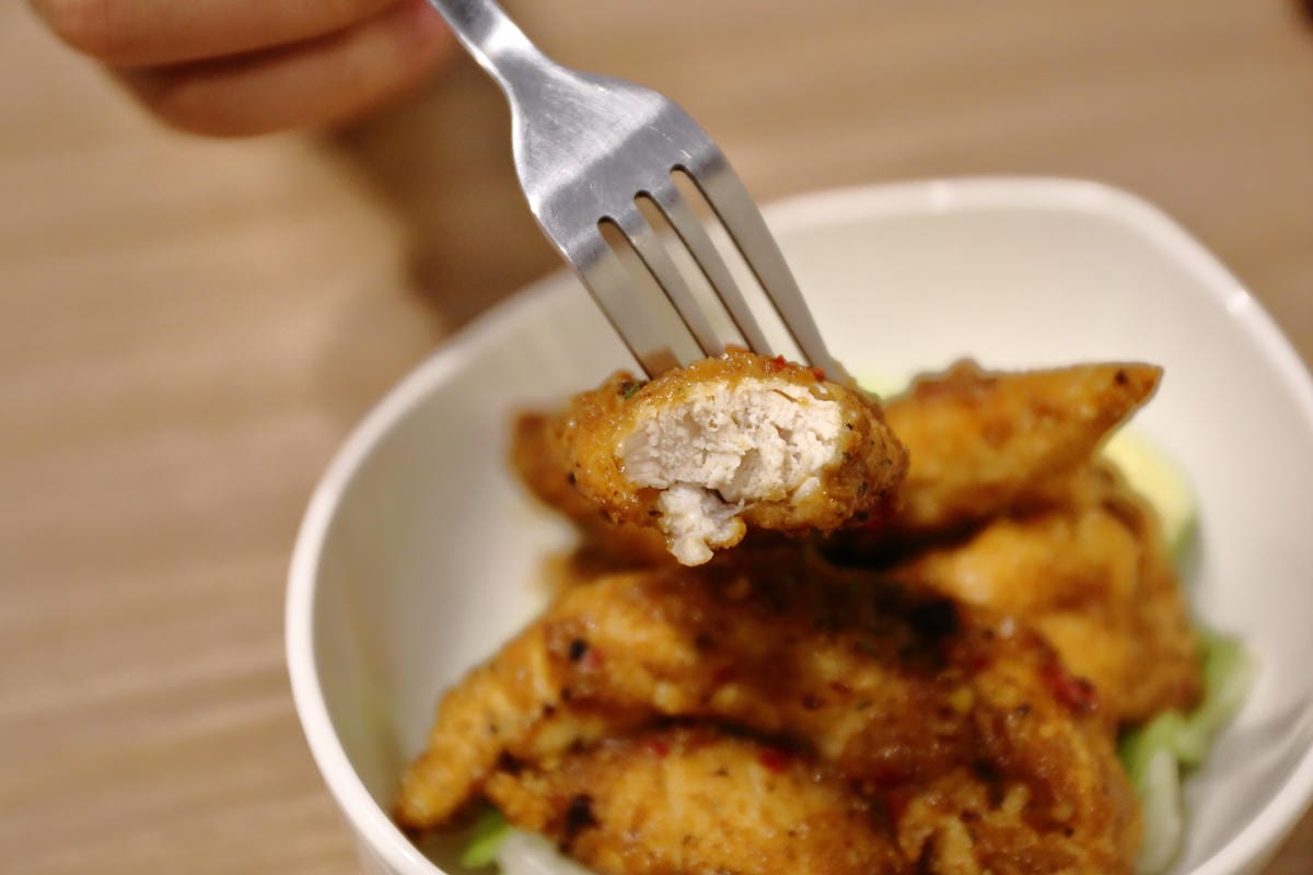 【食。台北】At • First Brunch 緣來〜雙連早午餐。隱藏在巷弄的懷舊風小店，平價人氣早午餐/義大利麵/漢堡