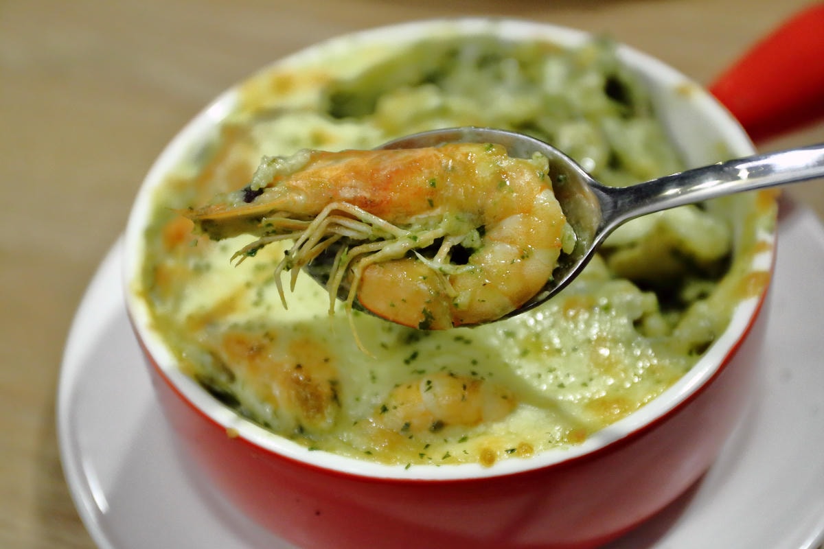 【食。板橋】Ethan’s 義式料理〜亞東醫院站美食。大份量平價義式料理,巨無霸魷魚麵整隻上桌!