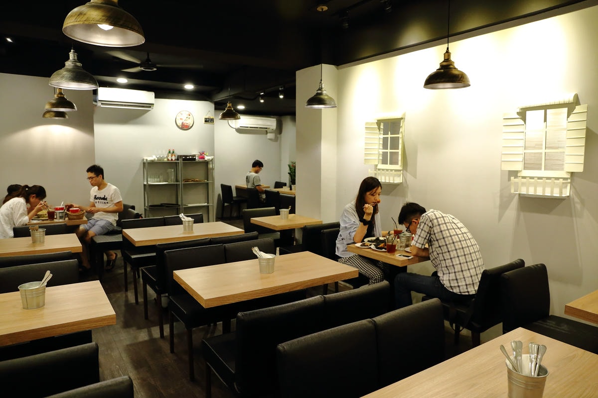 【食。板橋】Ethan’s 義式料理〜亞東醫院站美食。大份量平價義式料理,巨無霸魷魚麵整隻上桌!