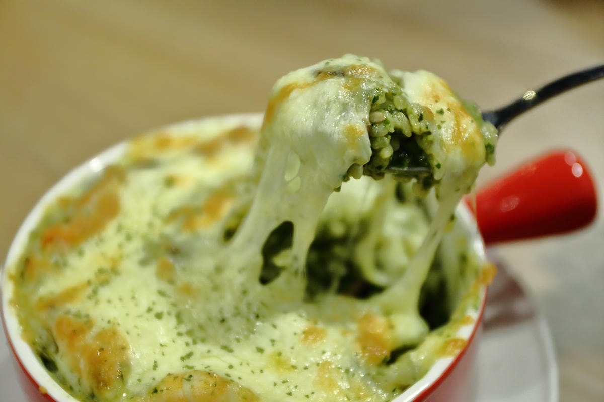 【食。板橋】Ethan’s 義式料理〜亞東醫院站美食。大份量平價義式料理,巨無霸魷魚麵整隻上桌!