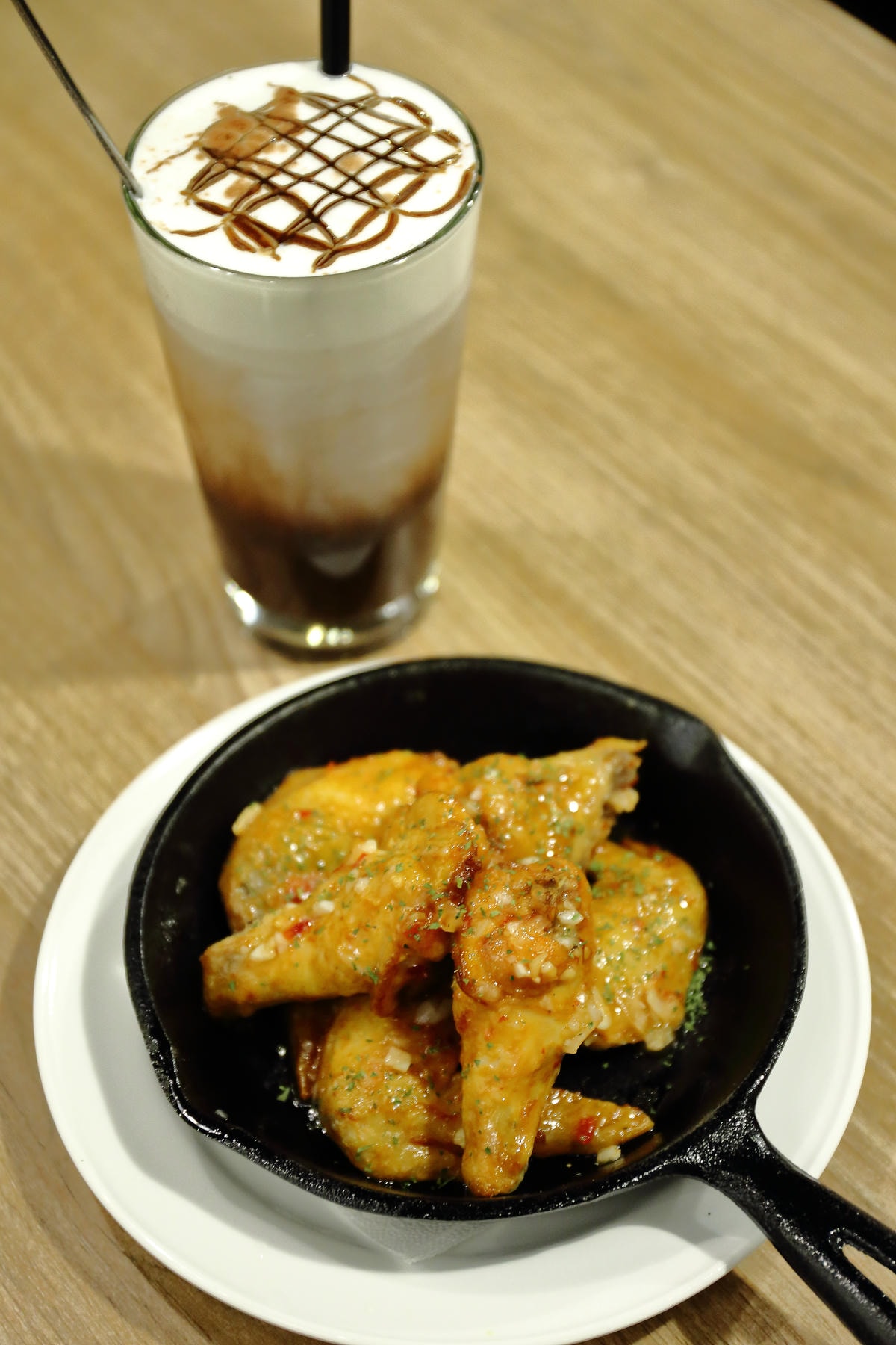 【食。板橋】Ethan’s 義式料理〜亞東醫院站美食。大份量平價義式料理,巨無霸魷魚麵整隻上桌!