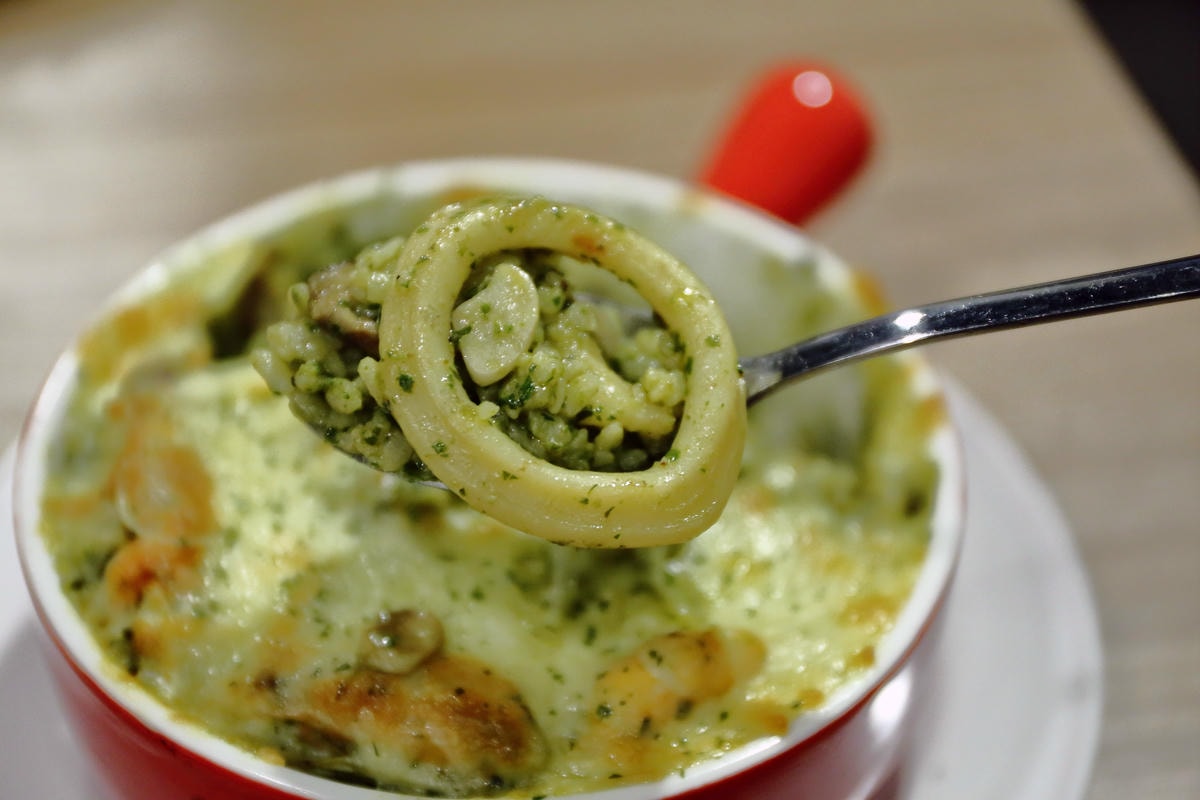 【食。板橋】Ethan’s 義式料理〜亞東醫院站美食。大份量平價義式料理,巨無霸魷魚麵整隻上桌!