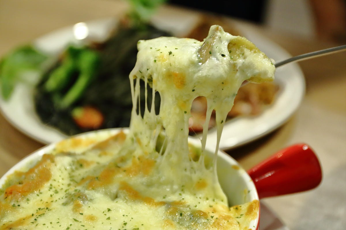 【食。板橋】Ethan’s 義式料理〜亞東醫院站美食。大份量平價義式料理,巨無霸魷魚麵整隻上桌!