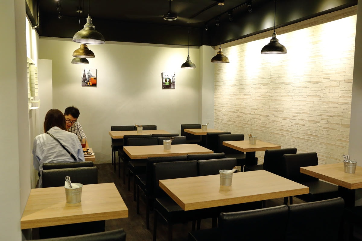 【食。板橋】Ethan’s 義式料理〜亞東醫院站美食。大份量平價義式料理,巨無霸魷魚麵整隻上桌!