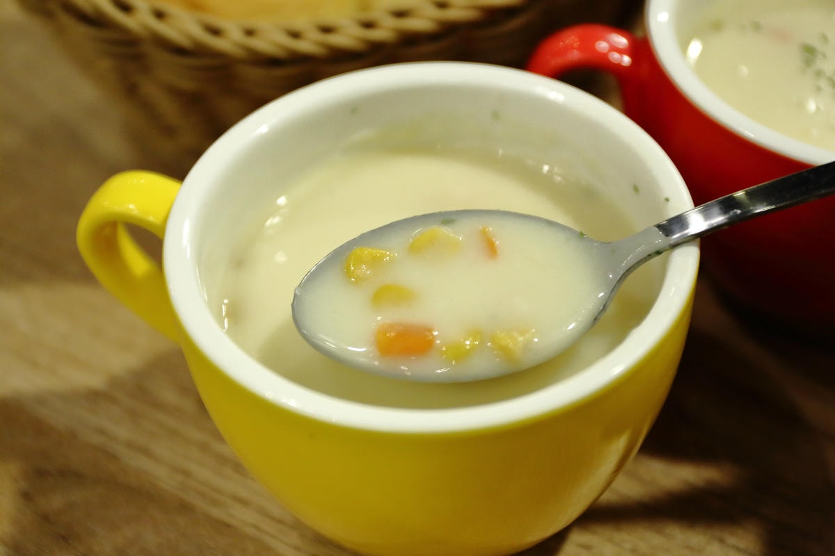 【食。板橋】Ethan’s 義式料理〜亞東醫院站美食。大份量平價義式料理,巨無霸魷魚麵整隻上桌!