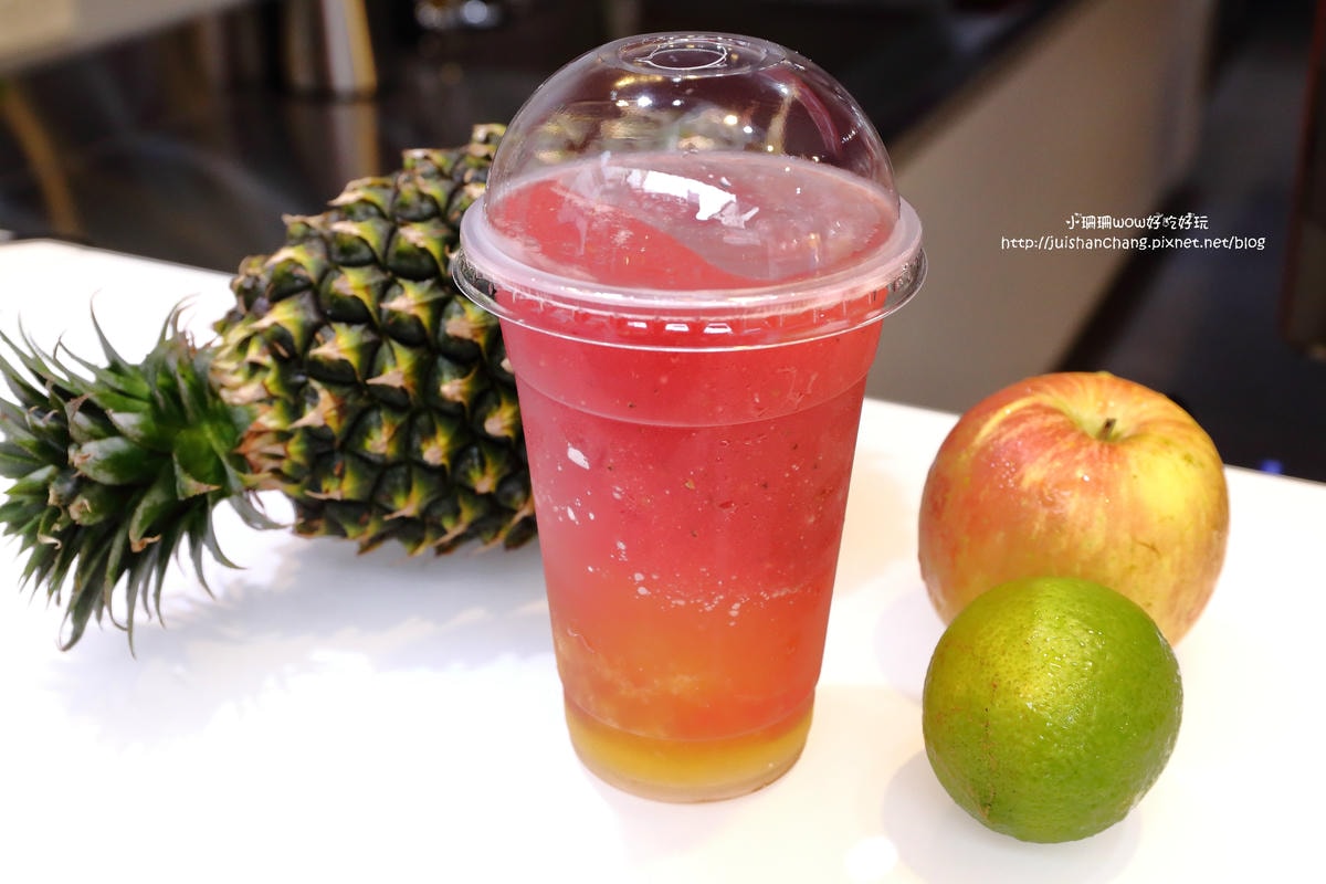 【食。台中】KING Juicy〜逢甲夜市美食新開幕!健康新概念注入果汁,無塵室新鮮現打/卡哇伊小動物趣味造型吸管套免費送,創造可愛回憶/便當街/現打果汁/國王特調果汁(已歇業)