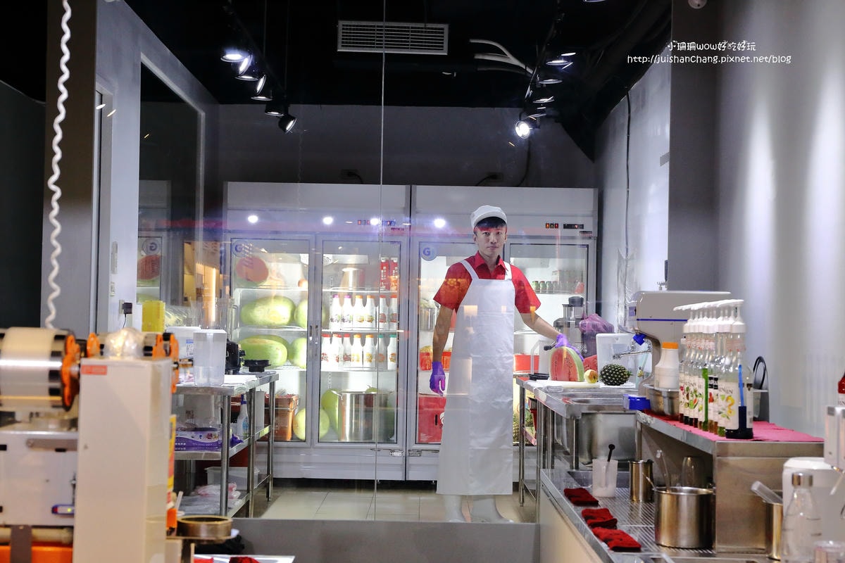 【食。台中】KING Juicy〜逢甲夜市美食新開幕!健康新概念注入果汁,無塵室新鮮現打/卡哇伊小動物趣味造型吸管套免費送,創造可愛回憶/便當街/現打果汁/國王特調果汁(已歇業)