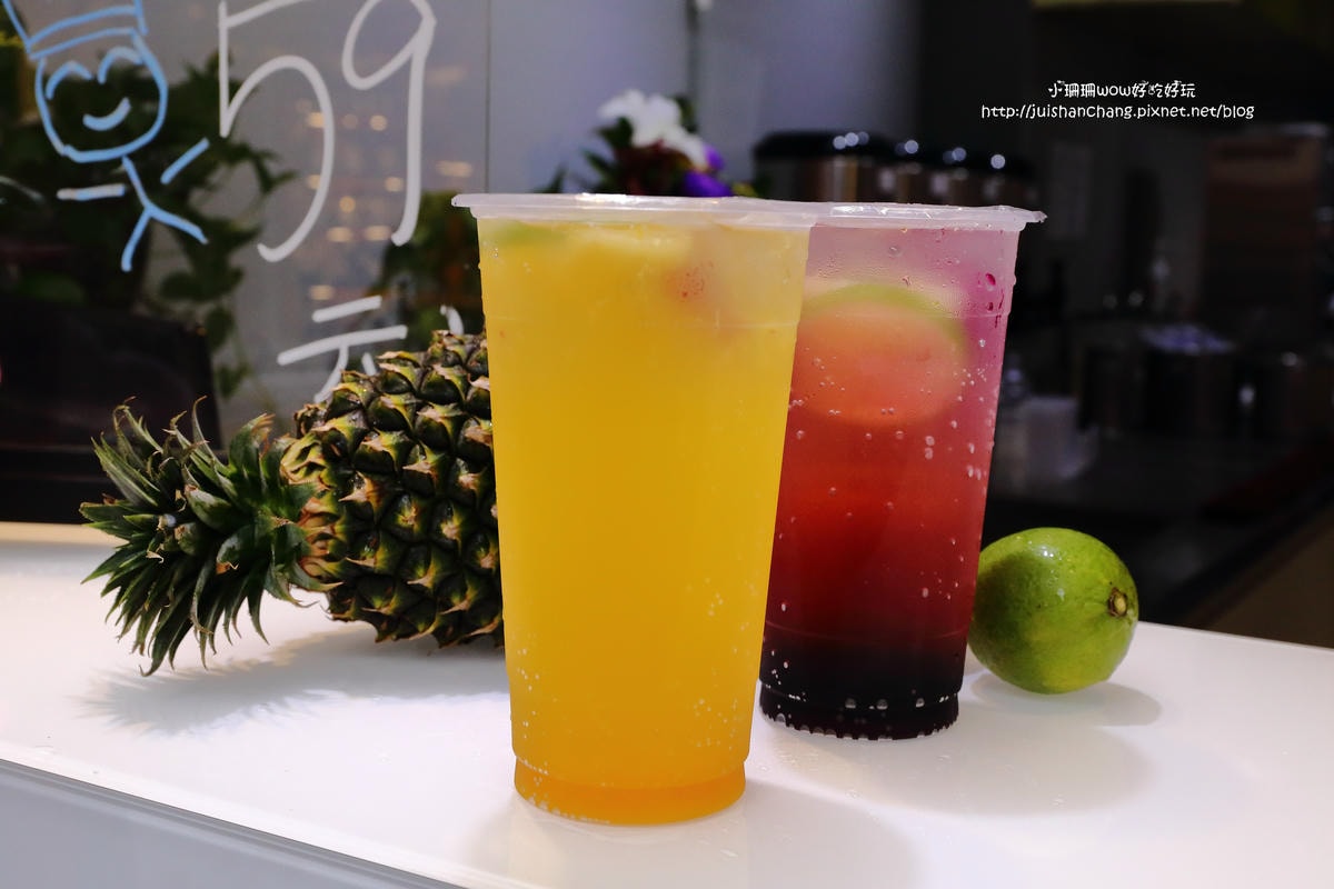 【食。台中】KING Juicy〜逢甲夜市美食新開幕!健康新概念注入果汁,無塵室新鮮現打/卡哇伊小動物趣味造型吸管套免費送,創造可愛回憶/便當街/現打果汁/國王特調果汁(已歇業)