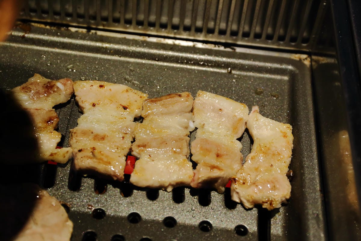 【食。中壢】韓舍韓式烤肉吃到飽〜烤肉男女韓式烤肉吃到飽、韓式美味無限供應，超療癒烤五花肉大口吃！(已歇業)