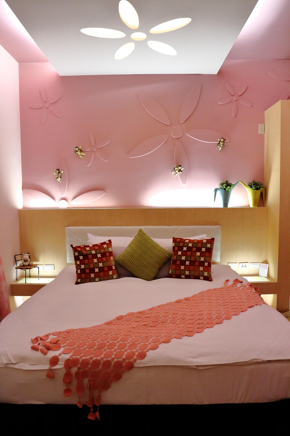 【宿。花蓮】女王萬歲民宿〜花蓮必住!市區首選,近東大門夜市,特色異國風格民宿,如女王般的享受呀!