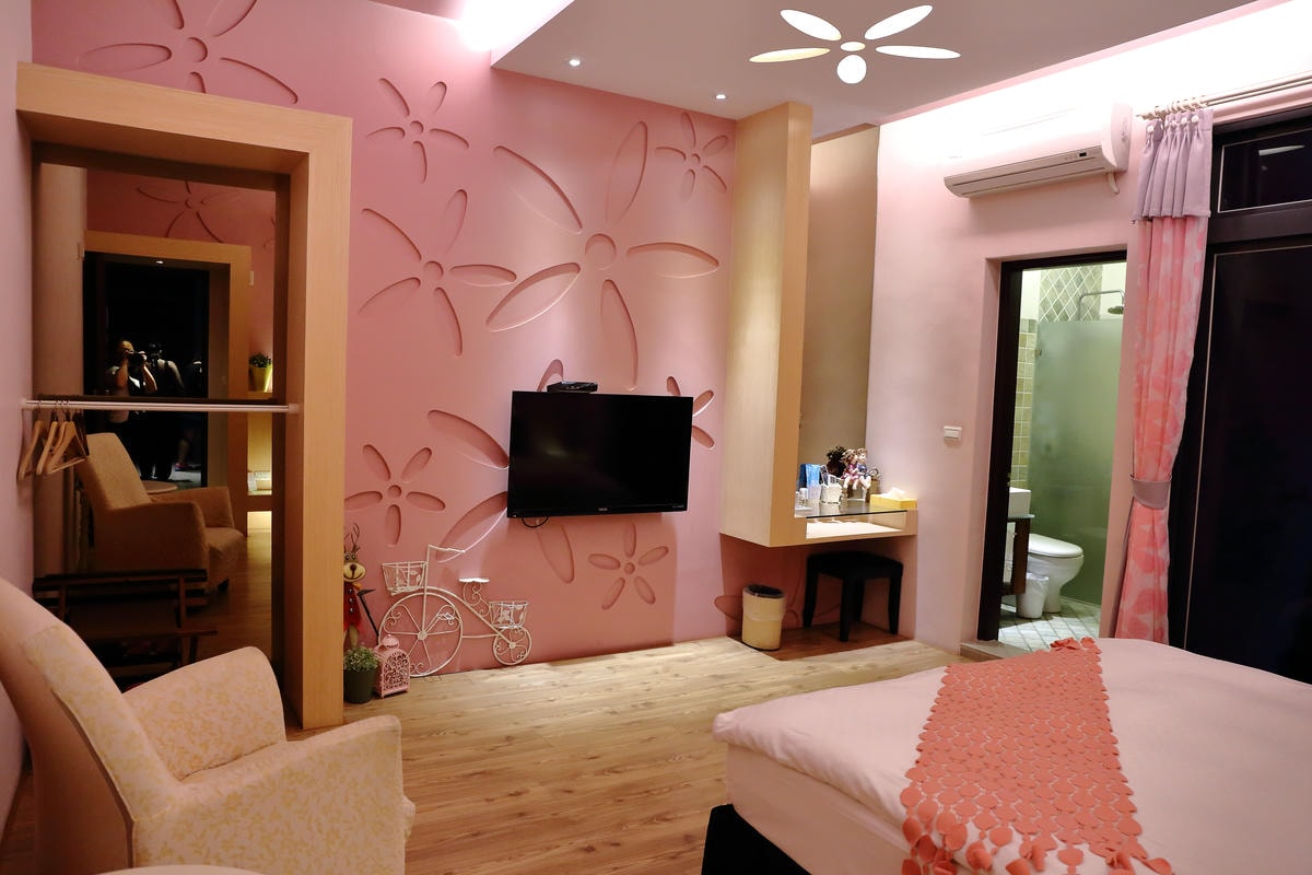 【宿。花蓮】女王萬歲民宿〜花蓮必住!市區首選,近東大門夜市,特色異國風格民宿,如女王般的享受呀!