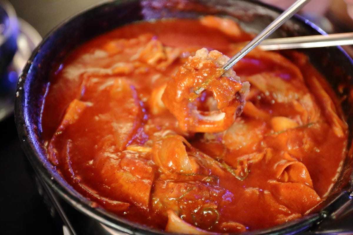 【食。台北】Pocha 韓式熱炒 포차～東區韓式熱炒 2店。不用飛韓國就可以吃到海鮮貝類鍋，海鮮多到滿出來……