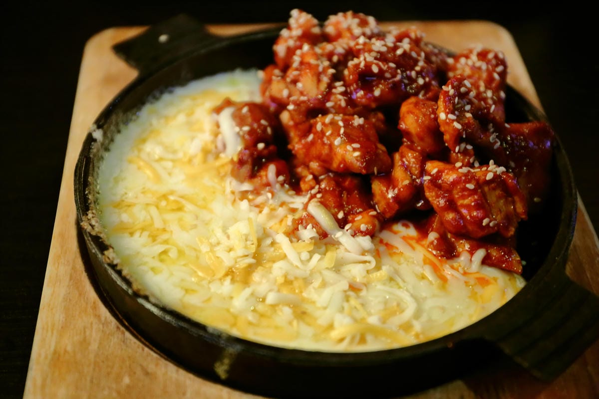 【食。台北】Pocha 韓式熱炒 포차～東區韓式熱炒 2店。不用飛韓國就可以吃到海鮮貝類鍋，海鮮多到滿出來……