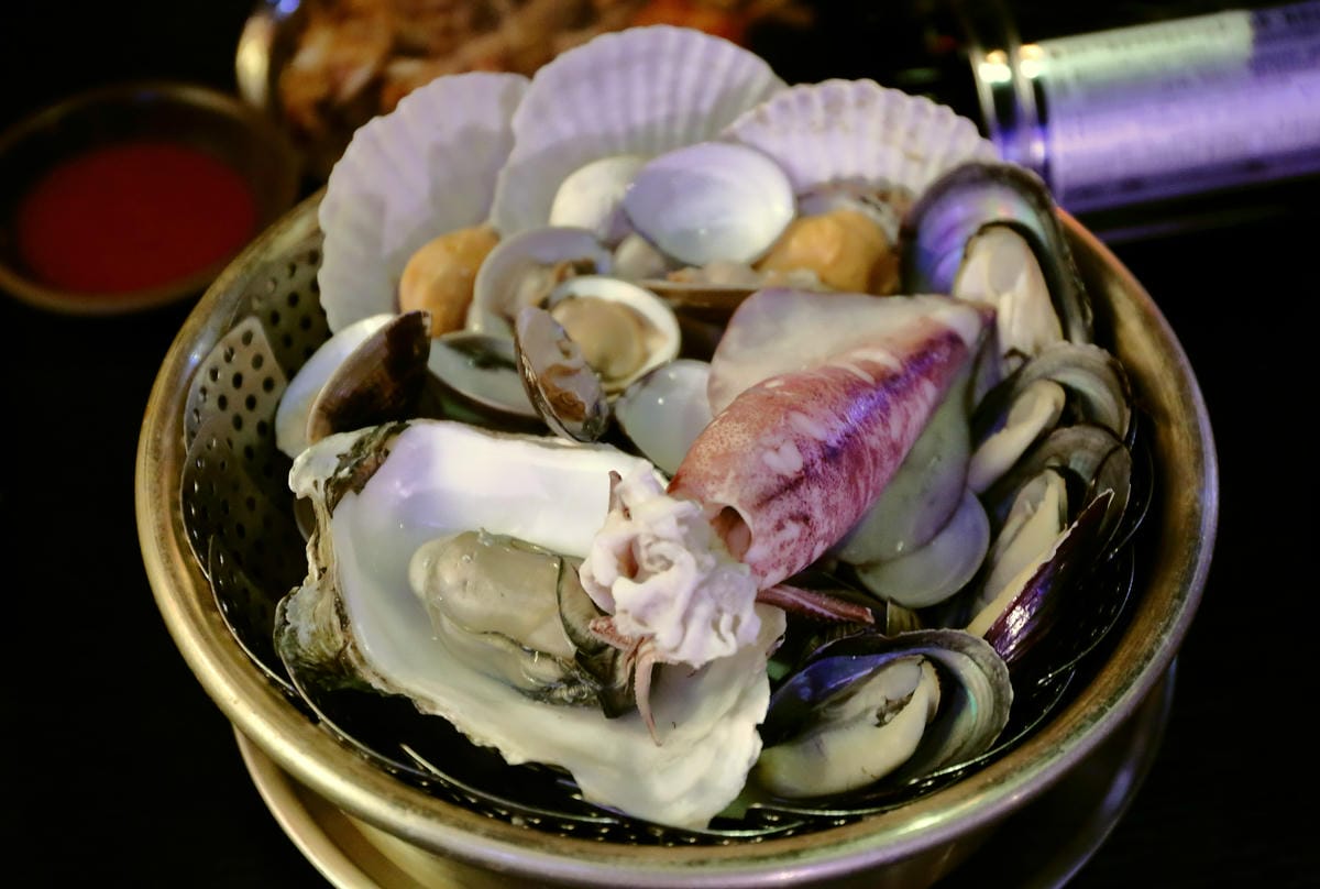 【食。台北】Pocha 韓式熱炒 포차～東區韓式熱炒 2店。不用飛韓國就可以吃到海鮮貝類鍋，海鮮多到滿出來……