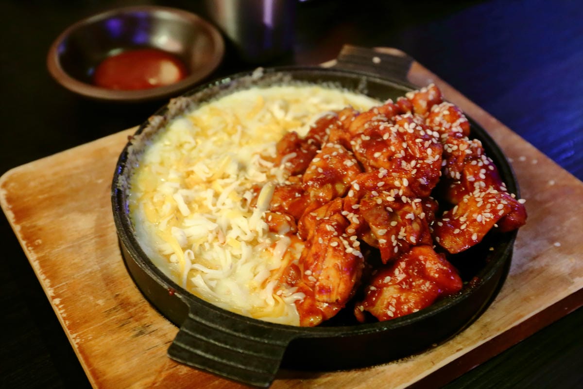 【食。台北】Pocha 韓式熱炒 포차～東區韓式熱炒 2店。不用飛韓國就可以吃到海鮮貝類鍋，海鮮多到滿出來……