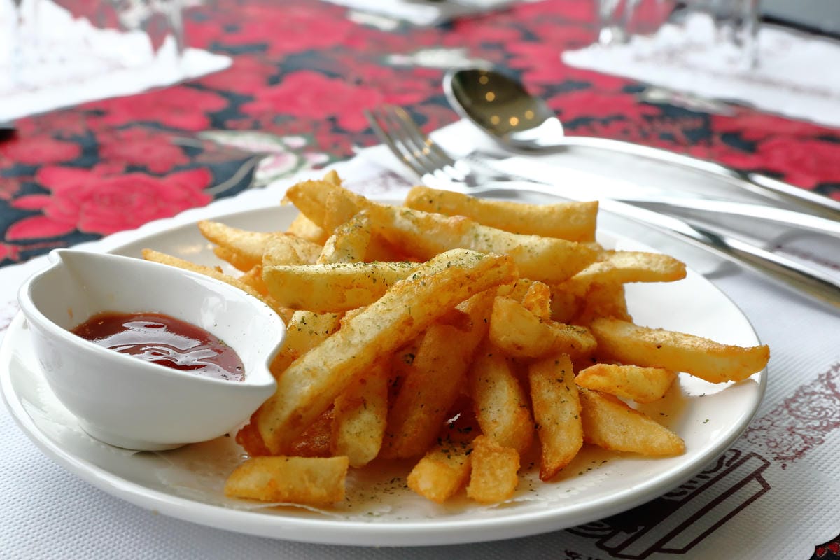 【食。新北三芝】樂岩庭園西餐～​48盎司厚5公分超大牛排等你來挑戰，大食客美食推薦，食量小者勿試！