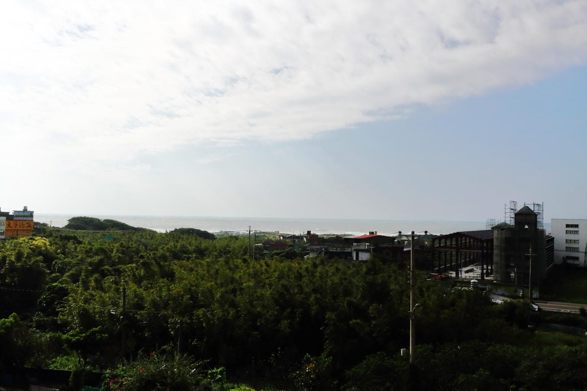 【食。新北三芝】樂岩庭園西餐～​48盎司厚5公分超大牛排等你來挑戰，大食客美食推薦，食量小者勿試！